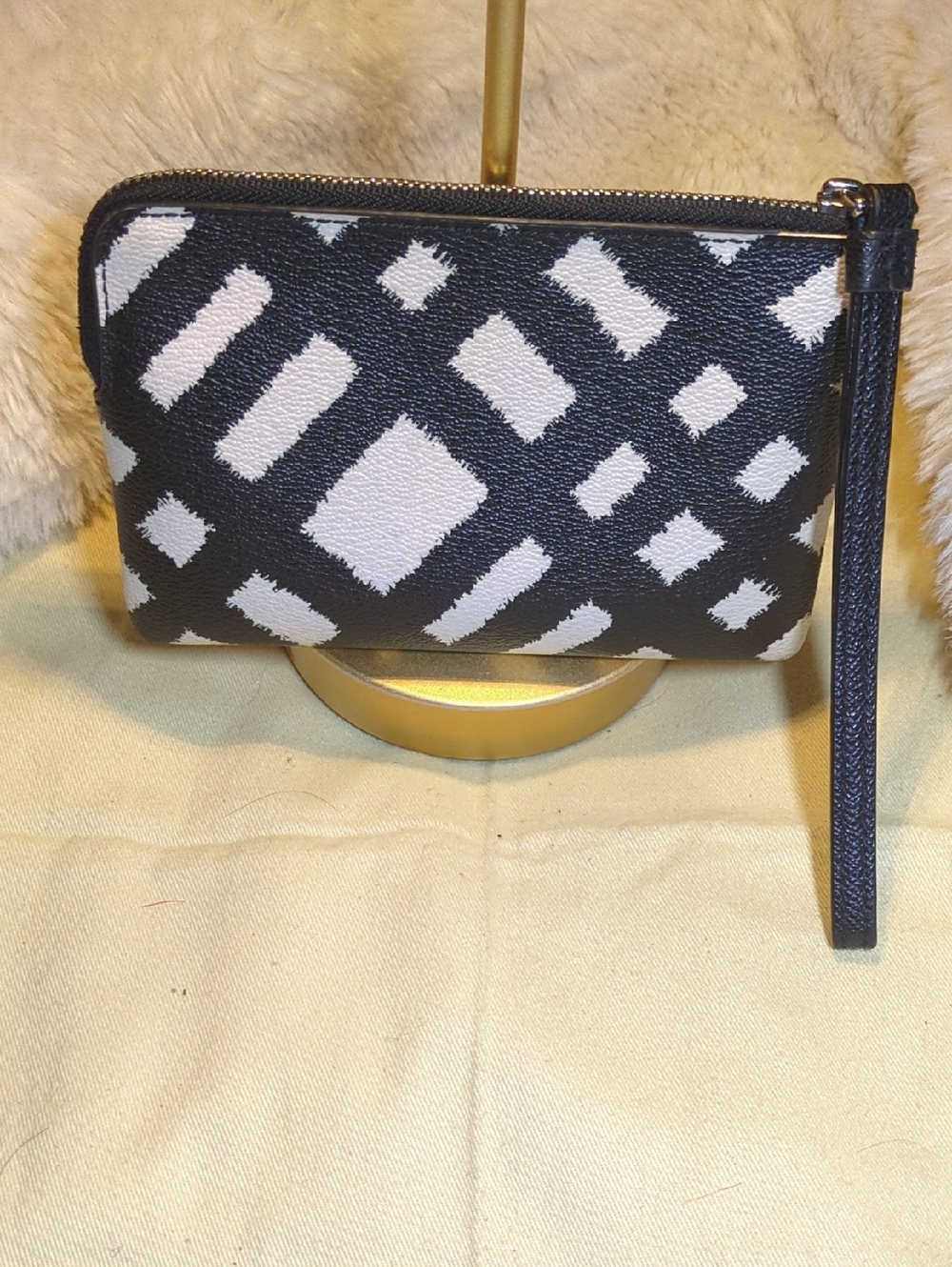 Coach Black and White Wristlet Pouch NOW ONLY $50 - Picture 3 of 7